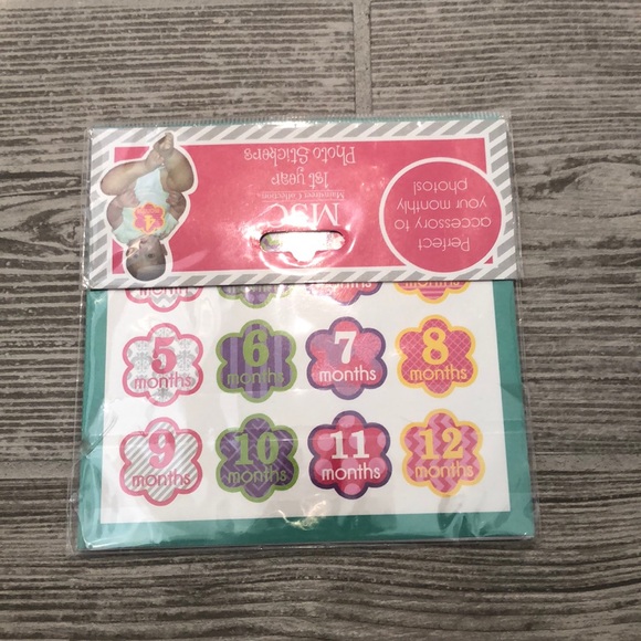 Baby stickers milestone month - Picture 1 of 2